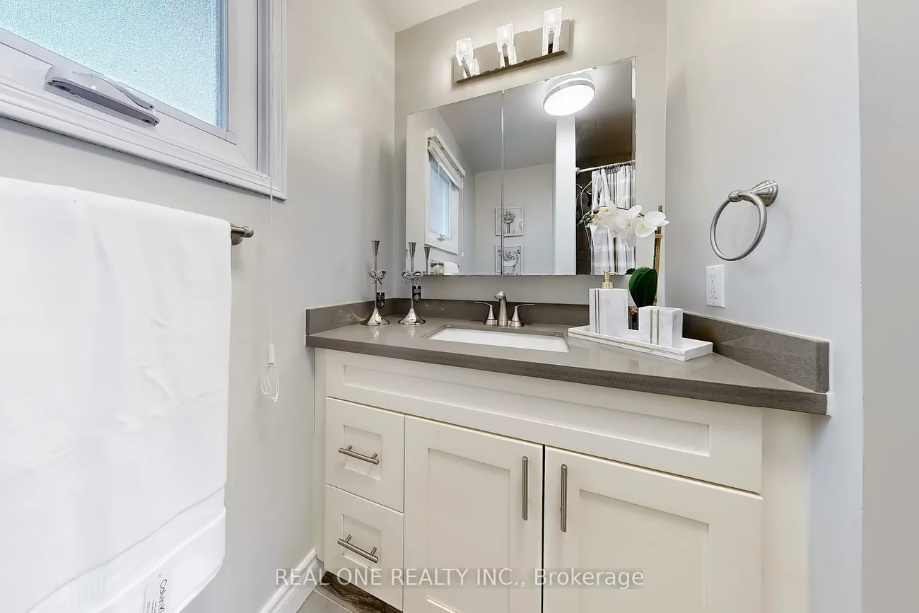 32, Adrian, Raymerville, Markham