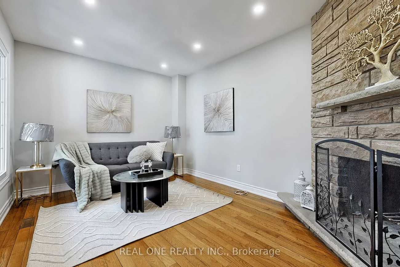 32, Adrian, Raymerville, Markham