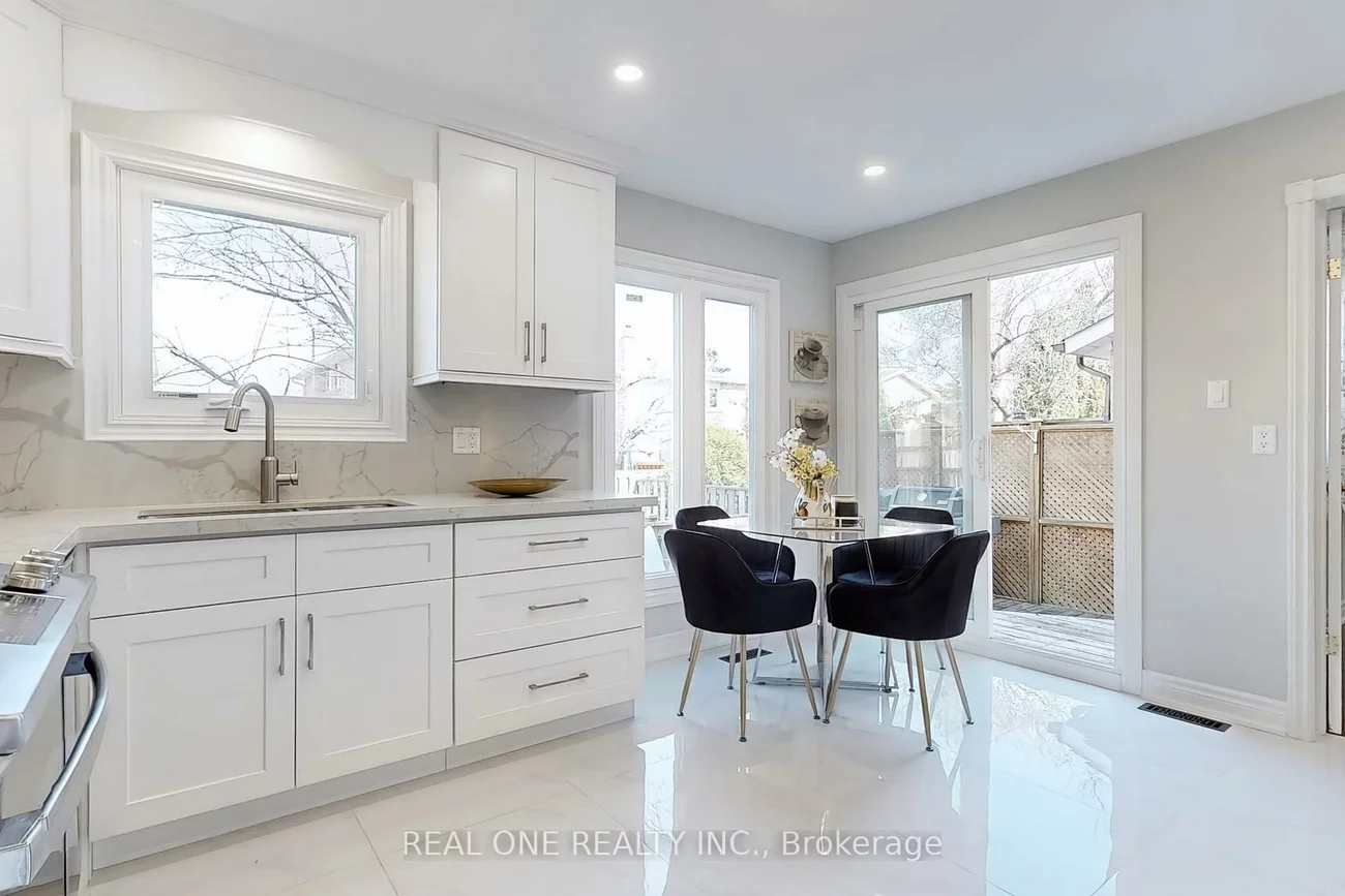 32, Adrian, Raymerville, Markham