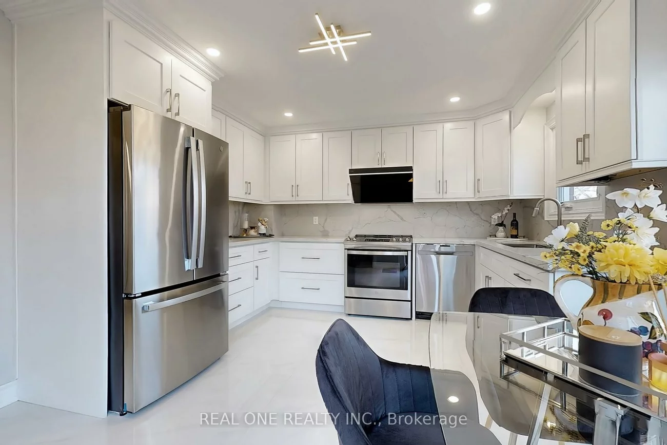 32, Adrian, Raymerville, Markham
