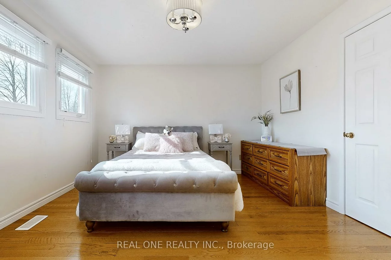 32, Adrian, Raymerville, Markham
