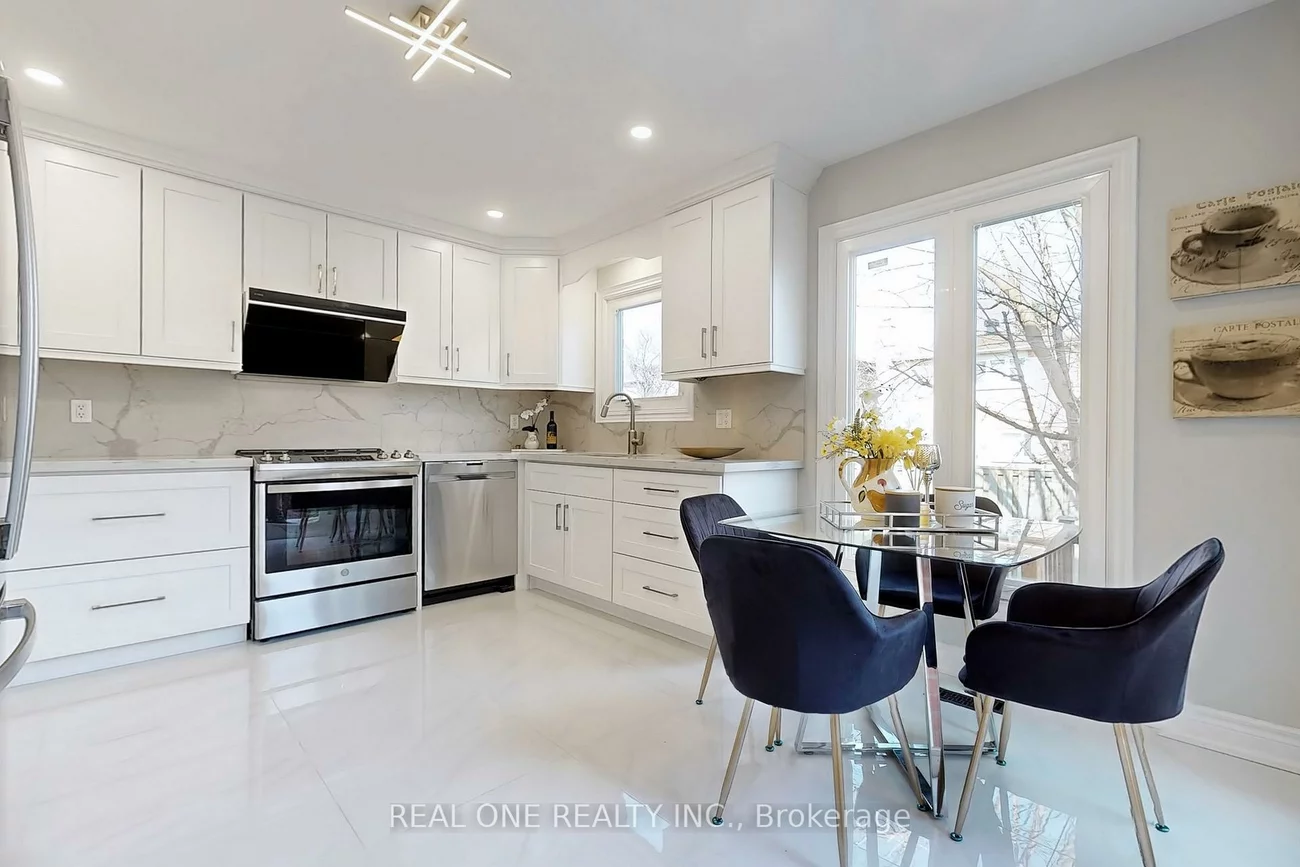 32, Adrian, Raymerville, Markham