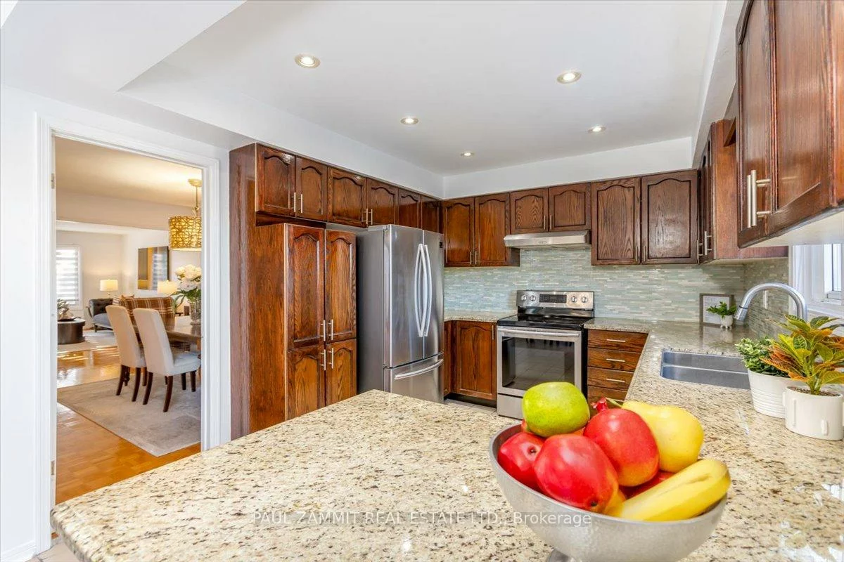 16, Parklawn, Thornlea, Markham