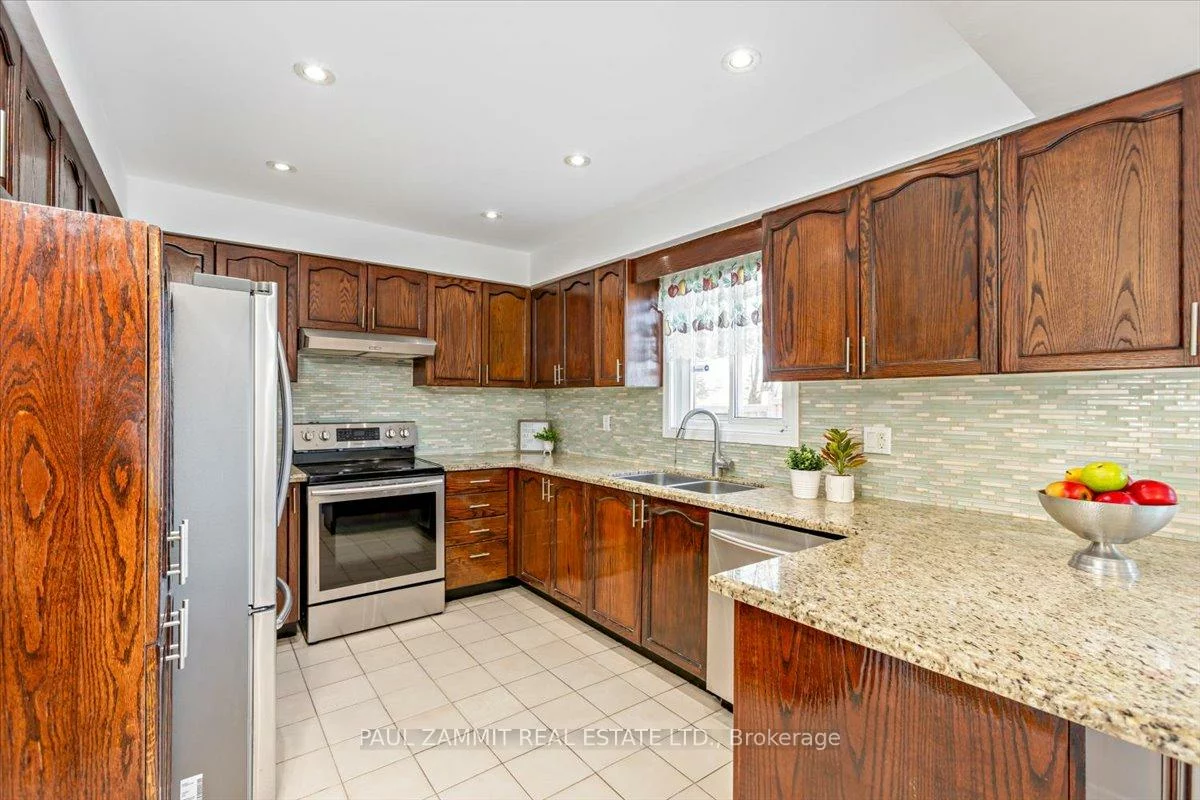 16, Parklawn, Thornlea, Markham