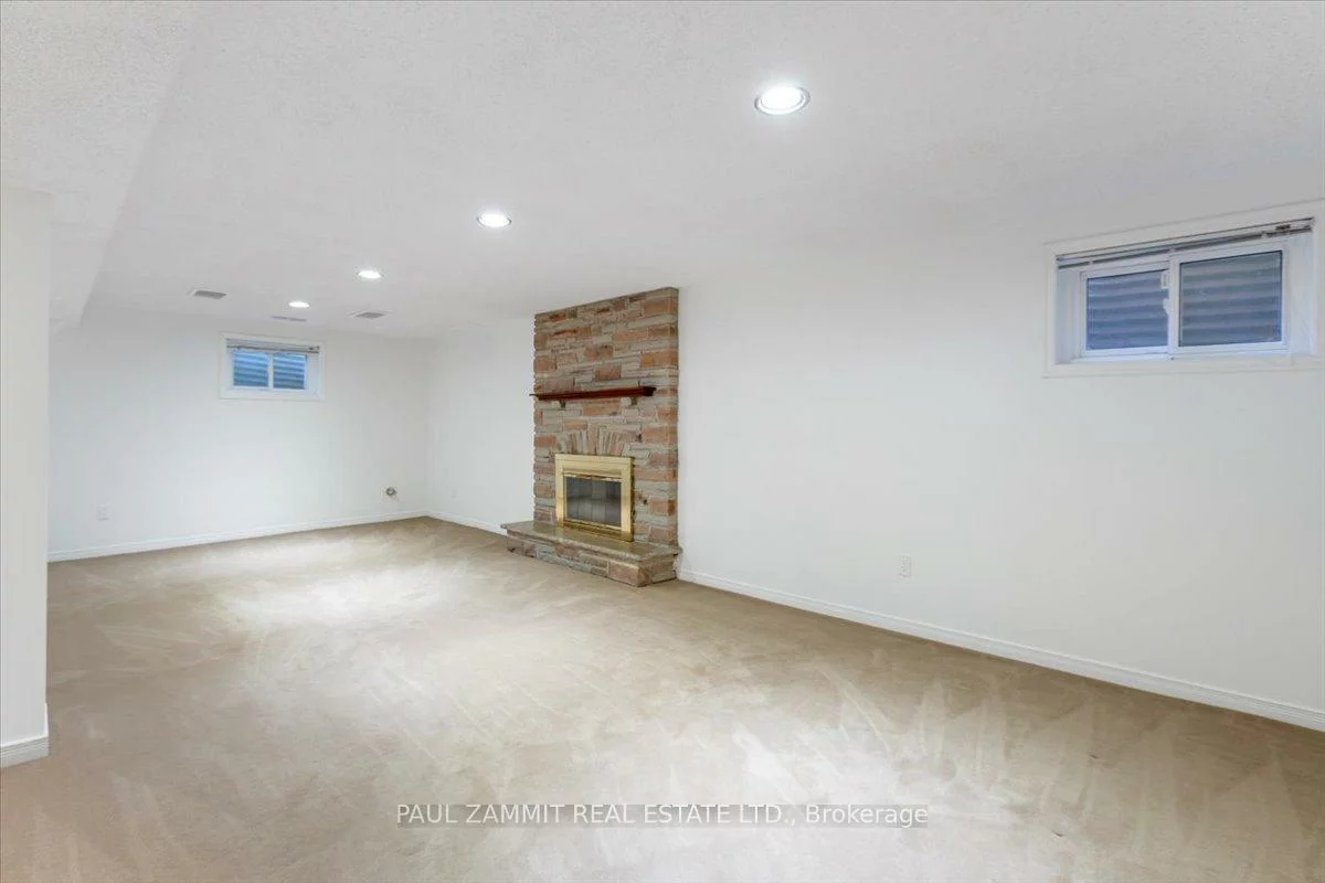 16, Parklawn, Thornlea, Markham