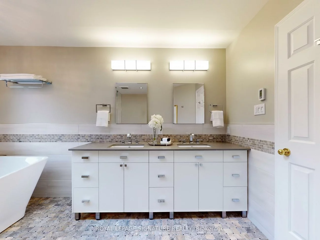 18, Prince Edward, Thornlea, Markham