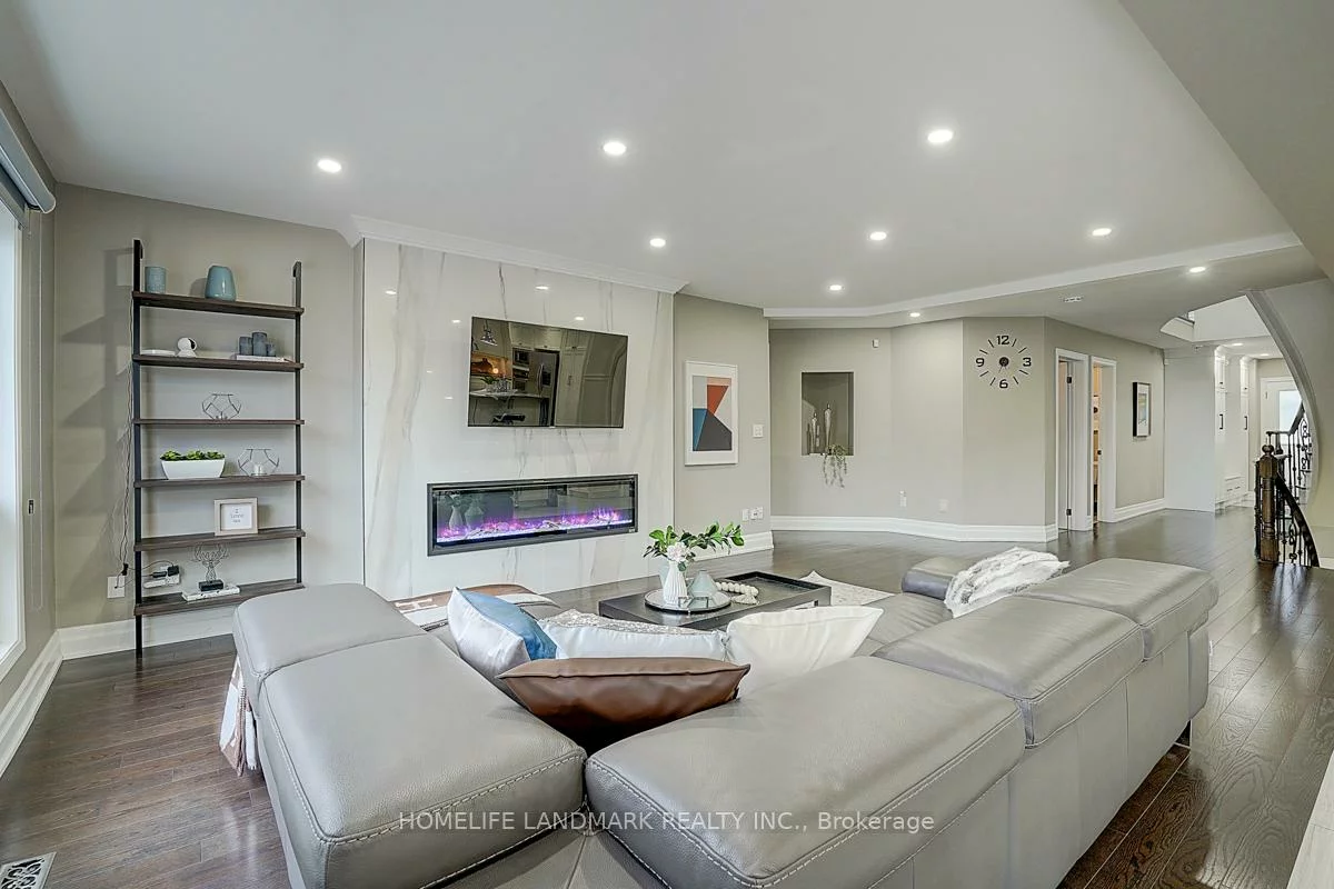 74, Webber, Unionville, Markham