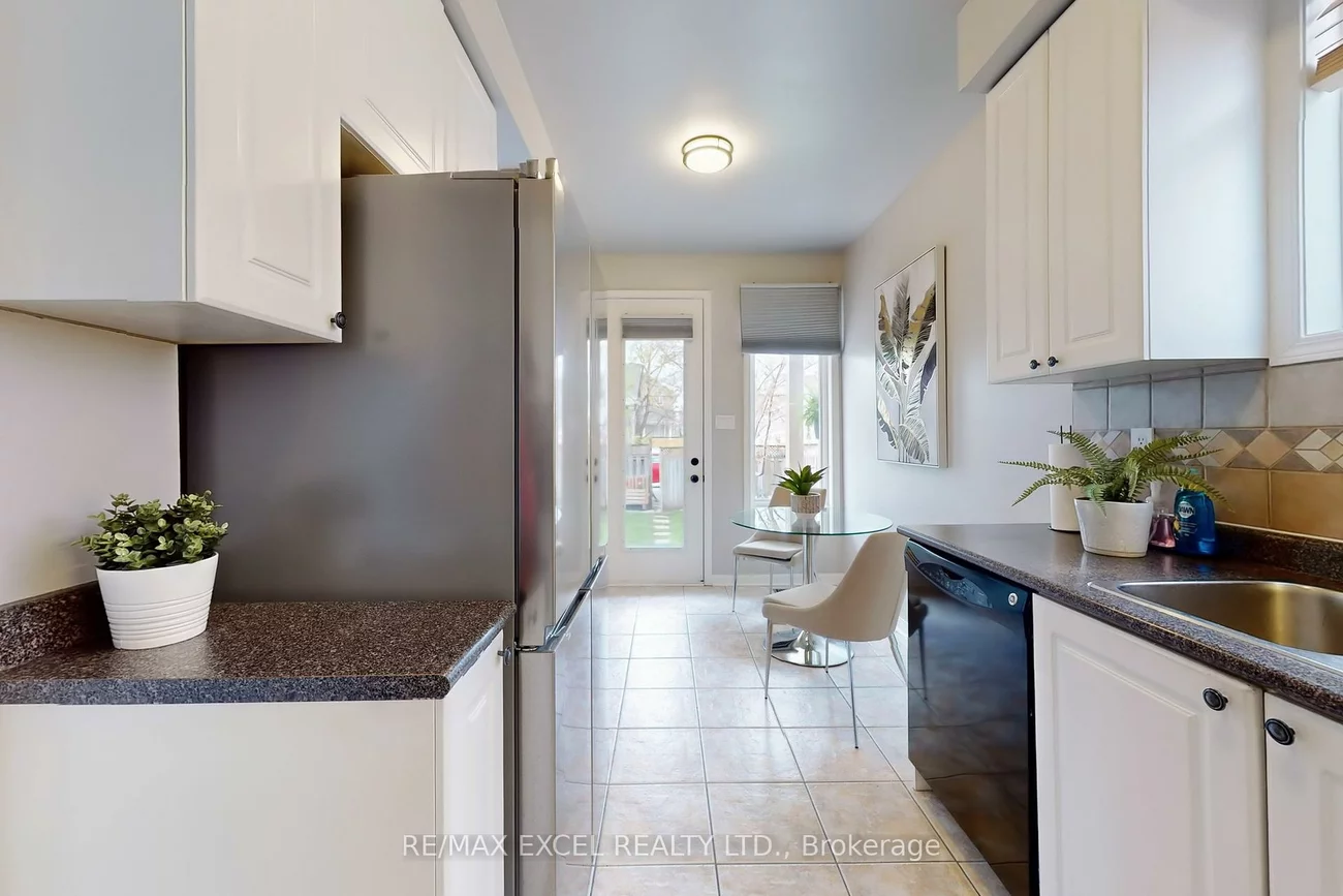 318, Country Glen, Cornell, Markham