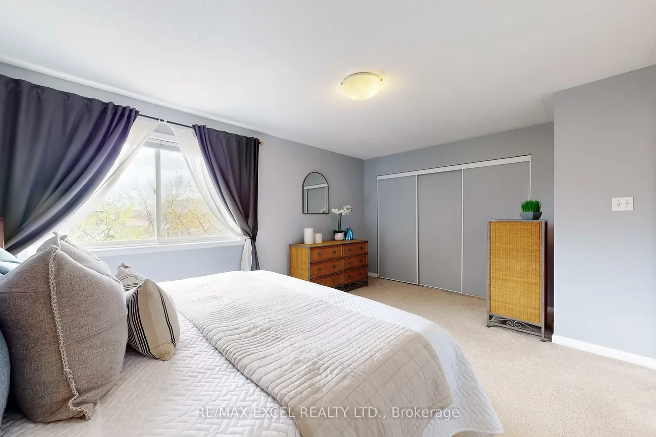 318, Country Glen, Cornell, Markham