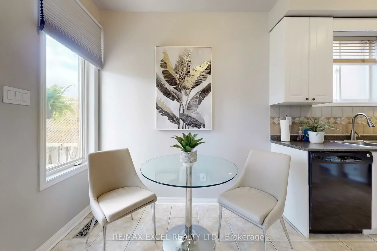 318, Country Glen, Cornell, Markham