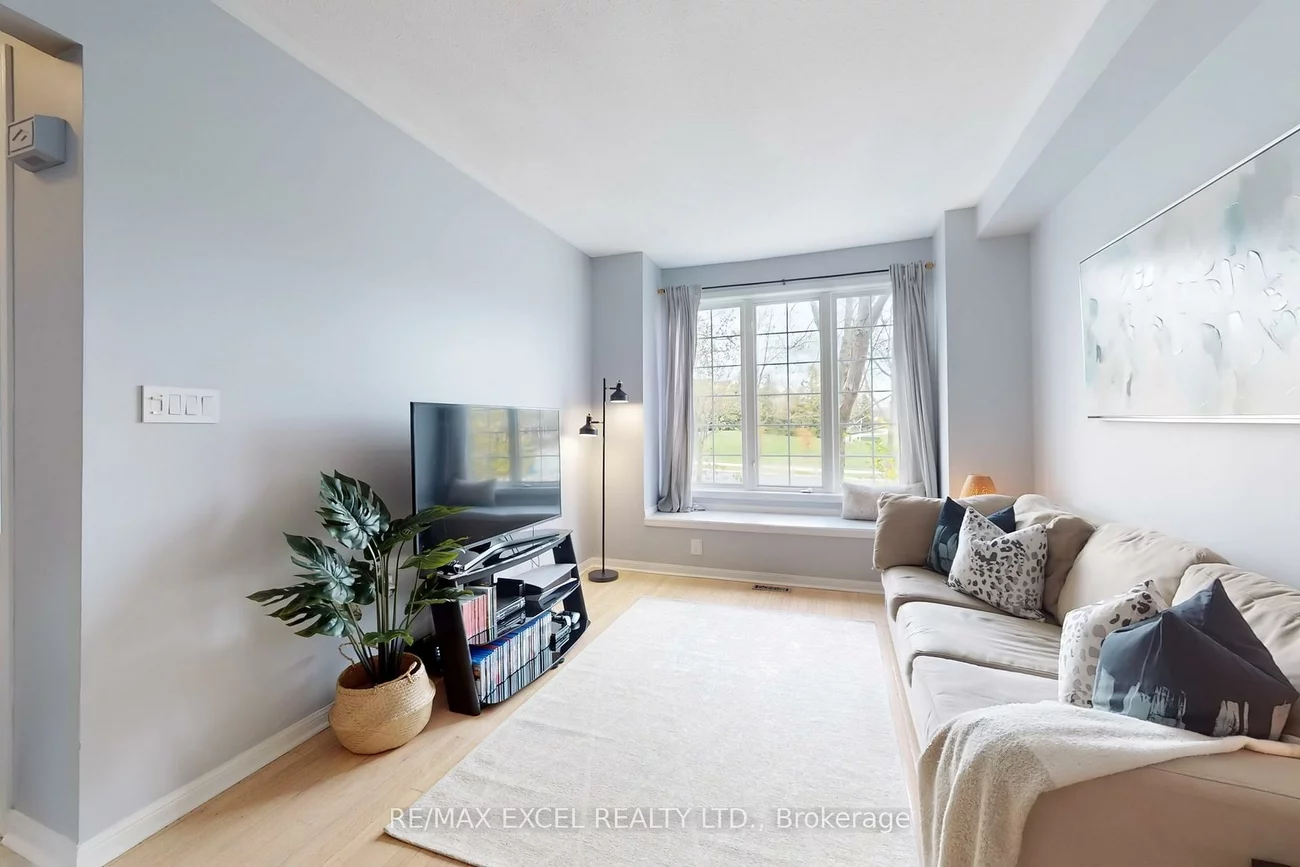 318, Country Glen, Cornell, Markham