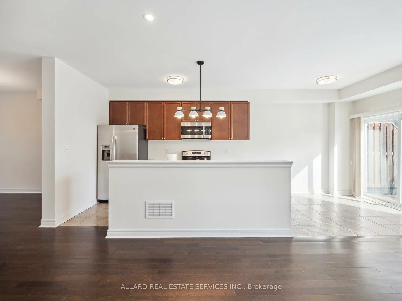 545, Cornell Centre, Cornell, Markham