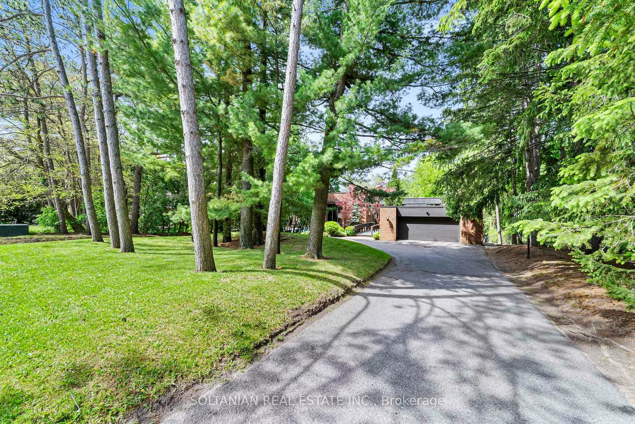 18, Old English, Bayview Glen, Markham