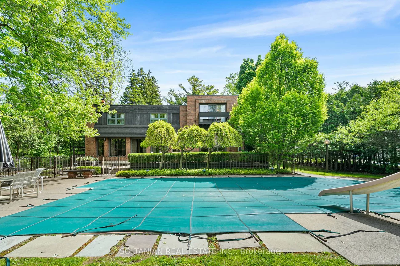 18, Old English, Bayview Glen, Markham