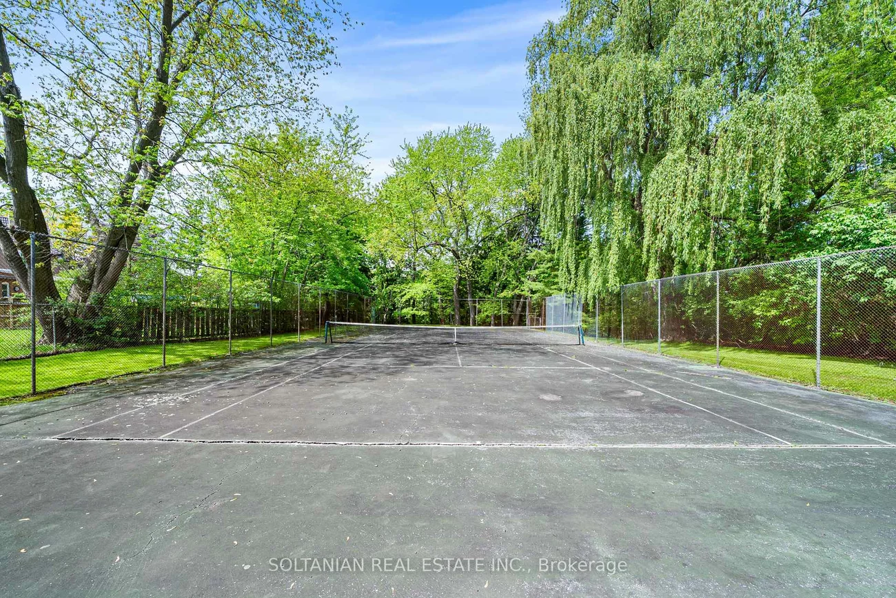 18, Old English, Bayview Glen, Markham