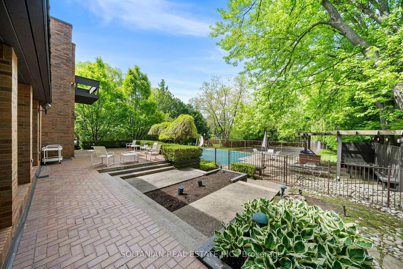 18, Old English, Bayview Glen, Markham