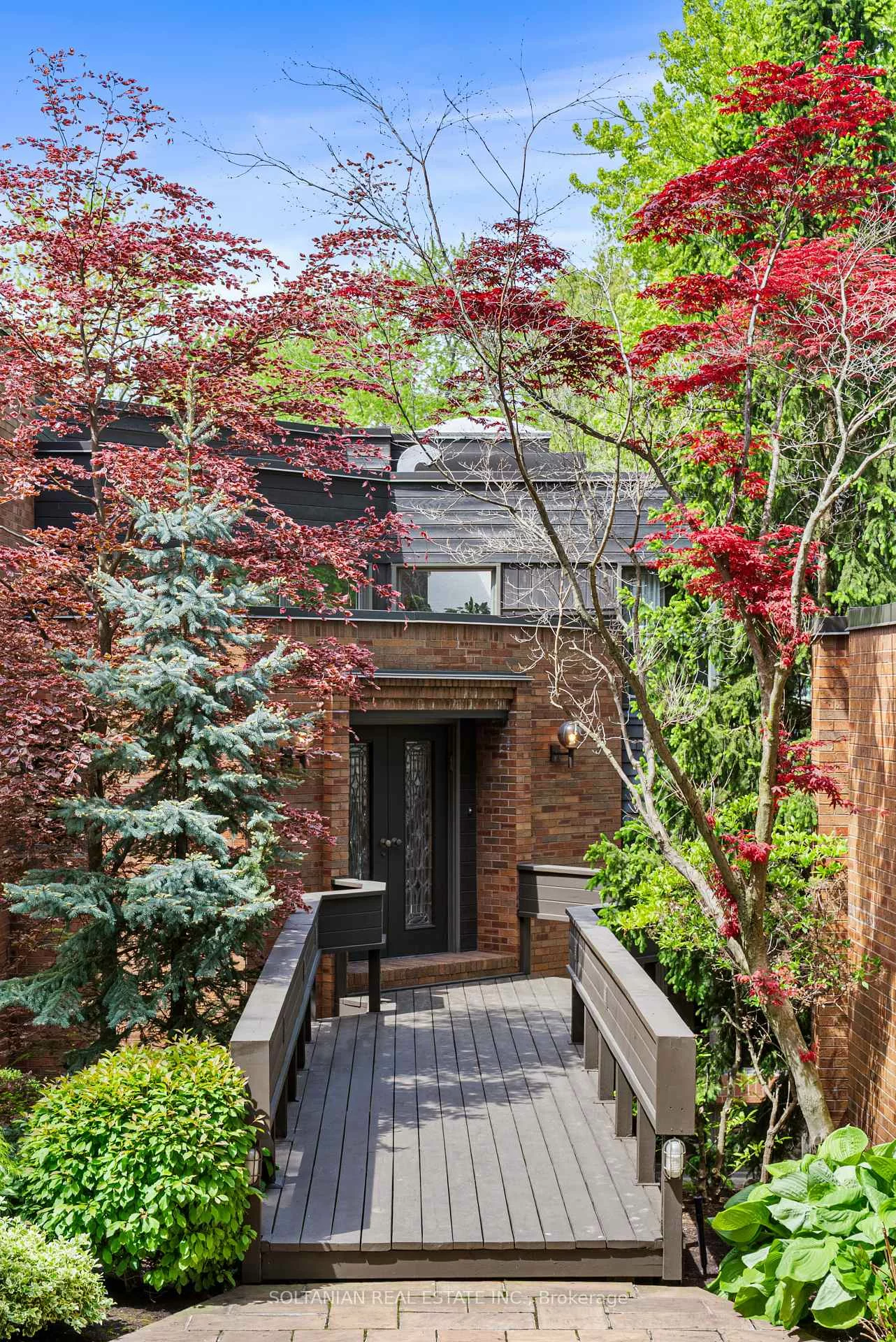 18, Old English, Bayview Glen, Markham