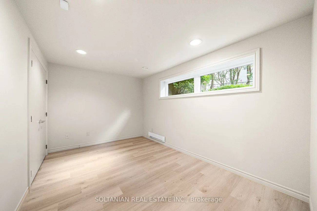 18, Old English, Bayview Glen, Markham