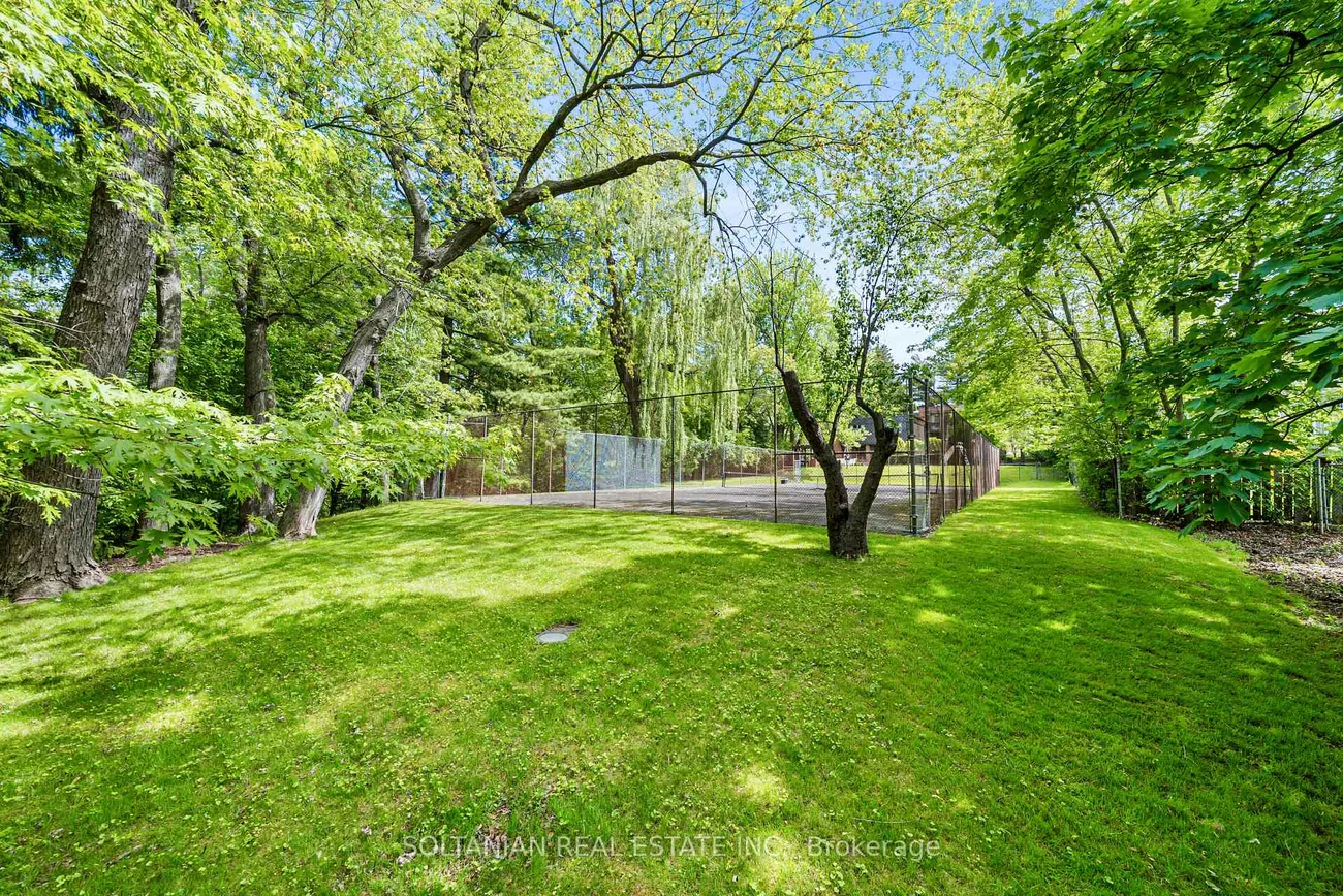 18, Old English, Bayview Glen, Markham