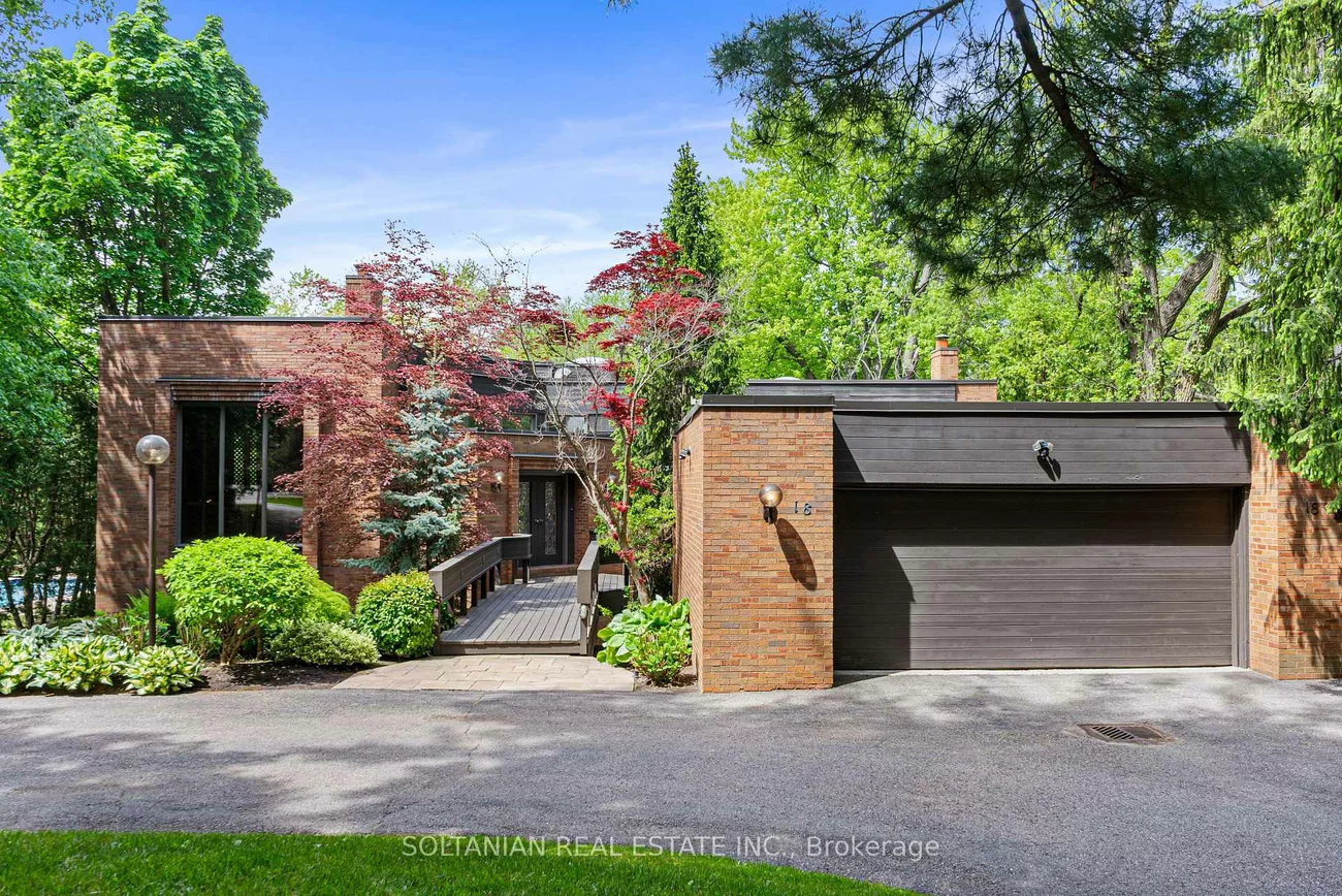 18, Old English, Bayview Glen, Markham