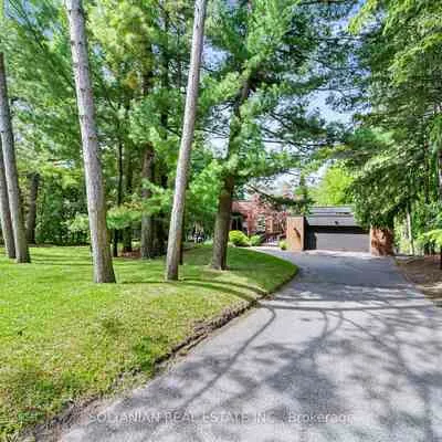 18, Old English, Bayview Glen, Markham