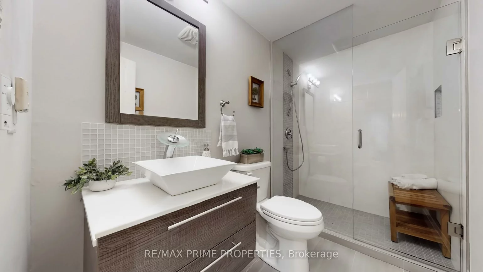63, Reeve, Markham Village, Markham