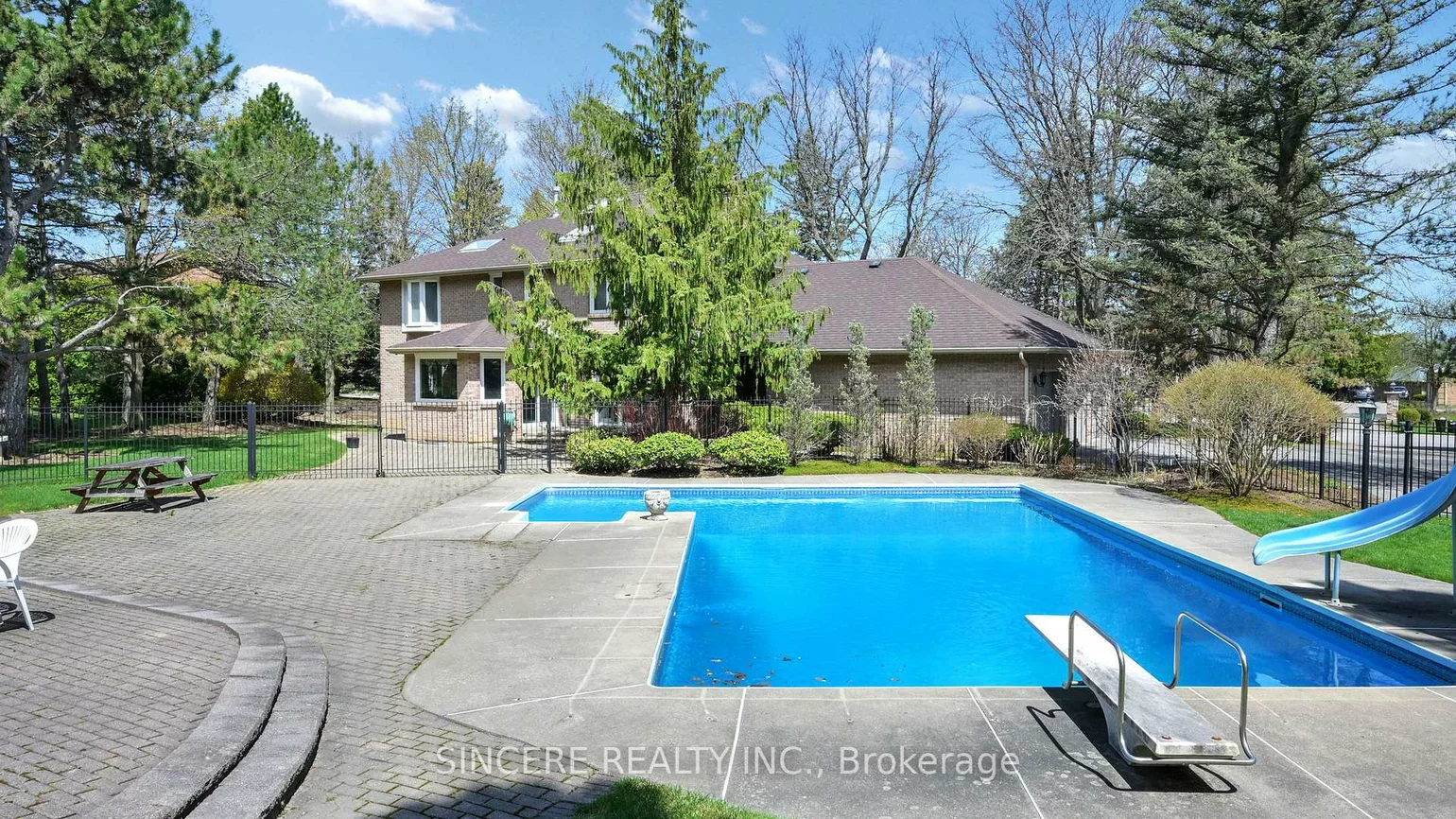 27, Country Estates, Cachet, Markham
