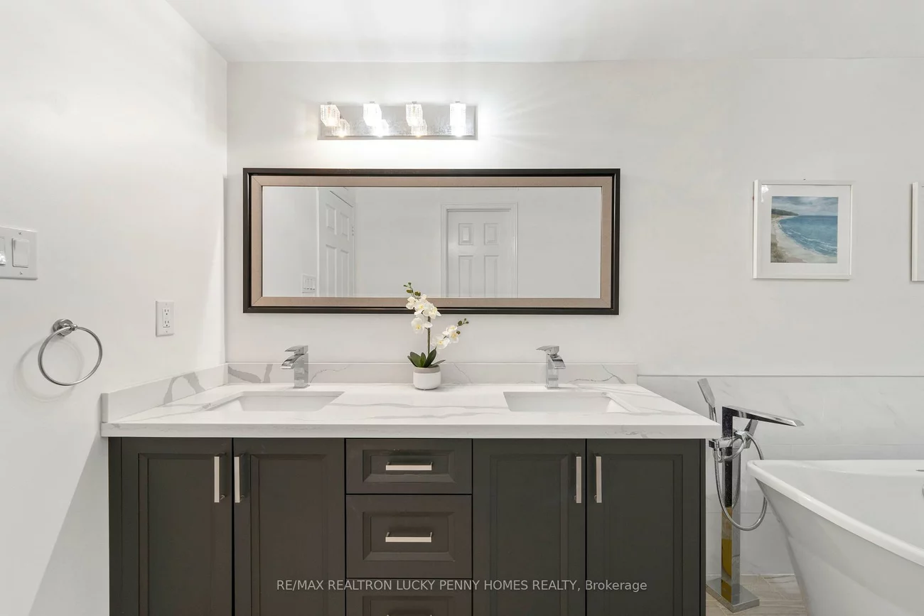 82, Ferndell, Unionville, Markham