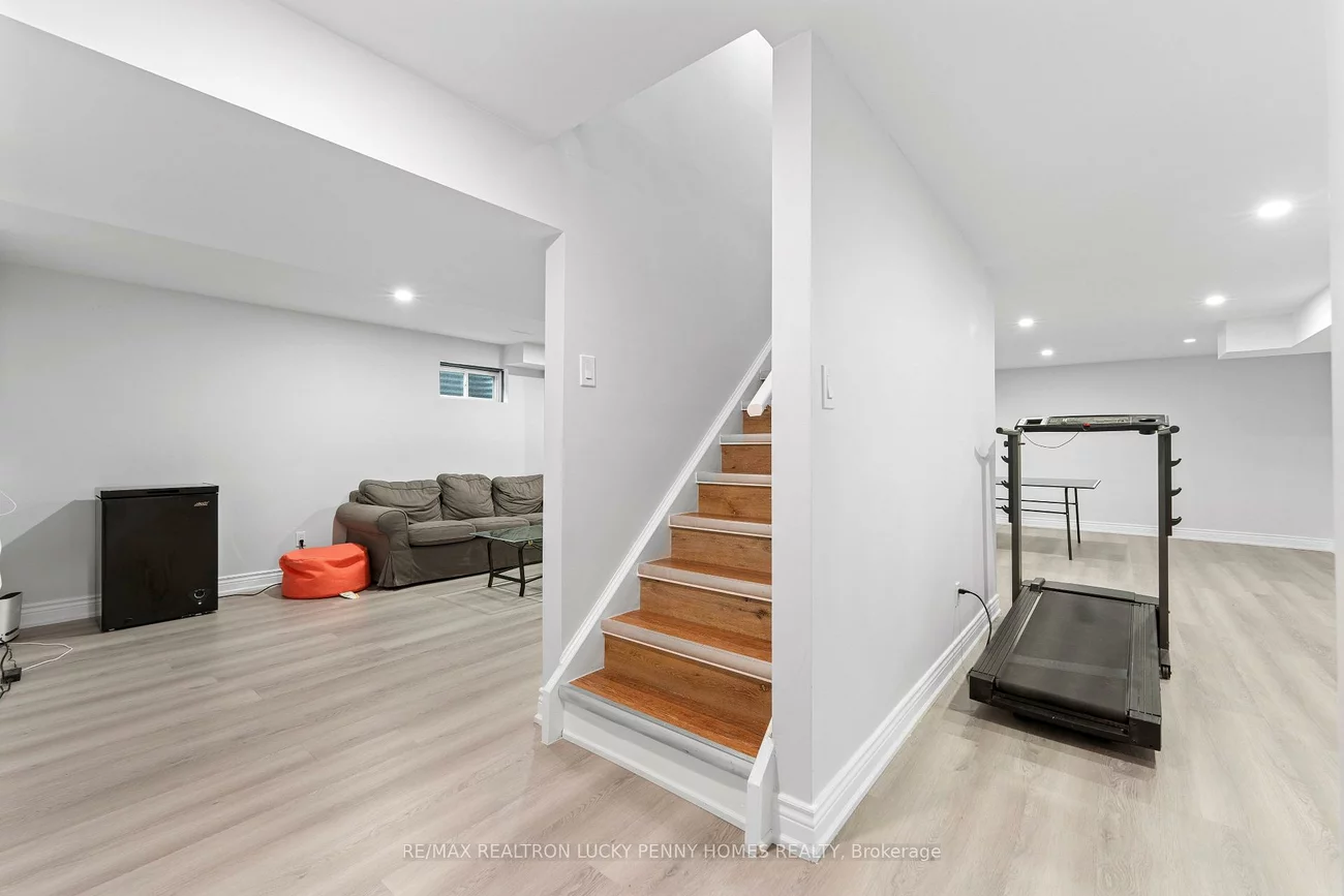 82, Ferndell, Unionville, Markham