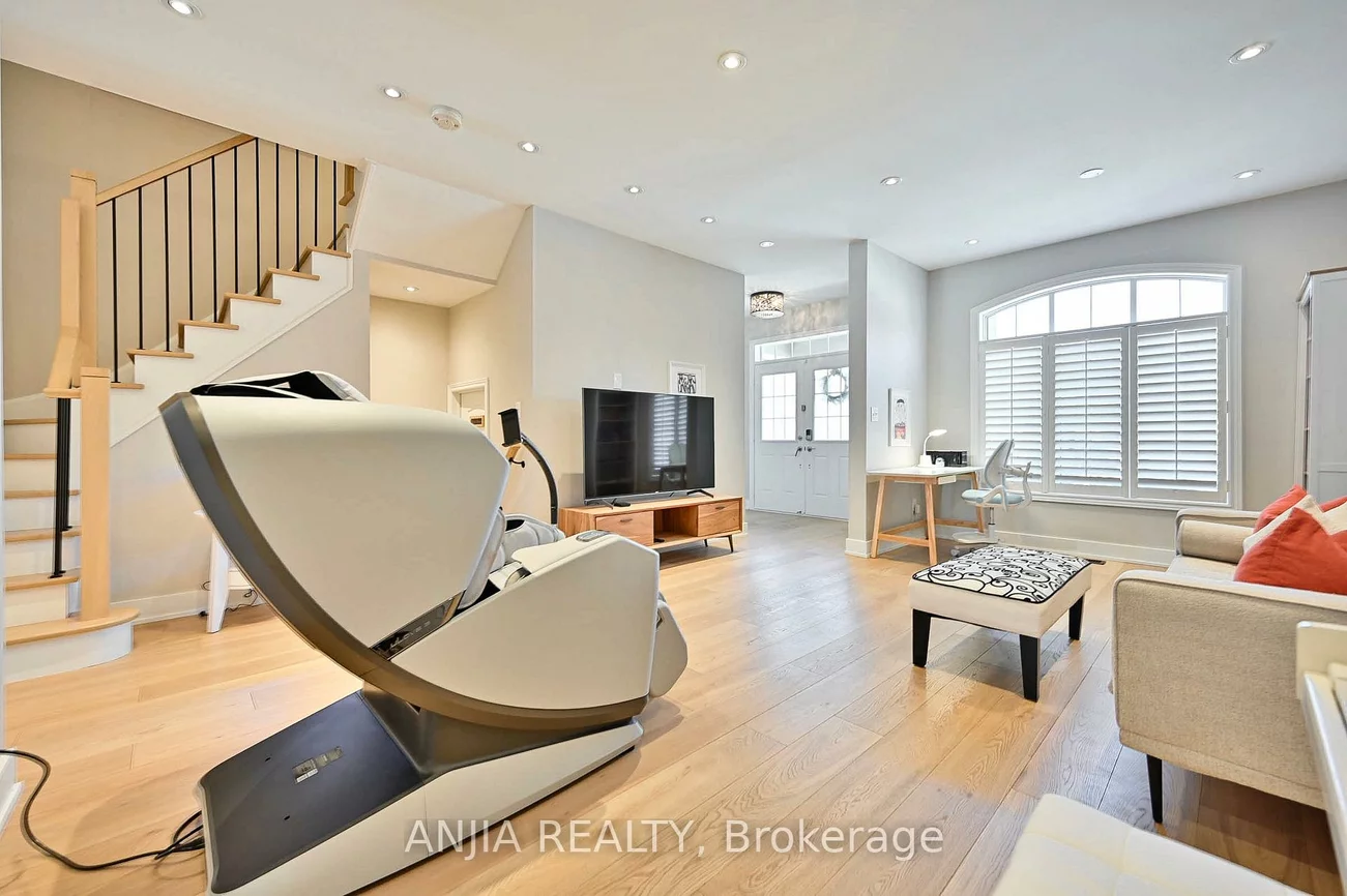 73, Shady Oaks, Cornell, Markham