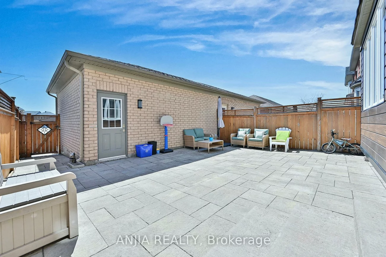 73, Shady Oaks, Cornell, Markham