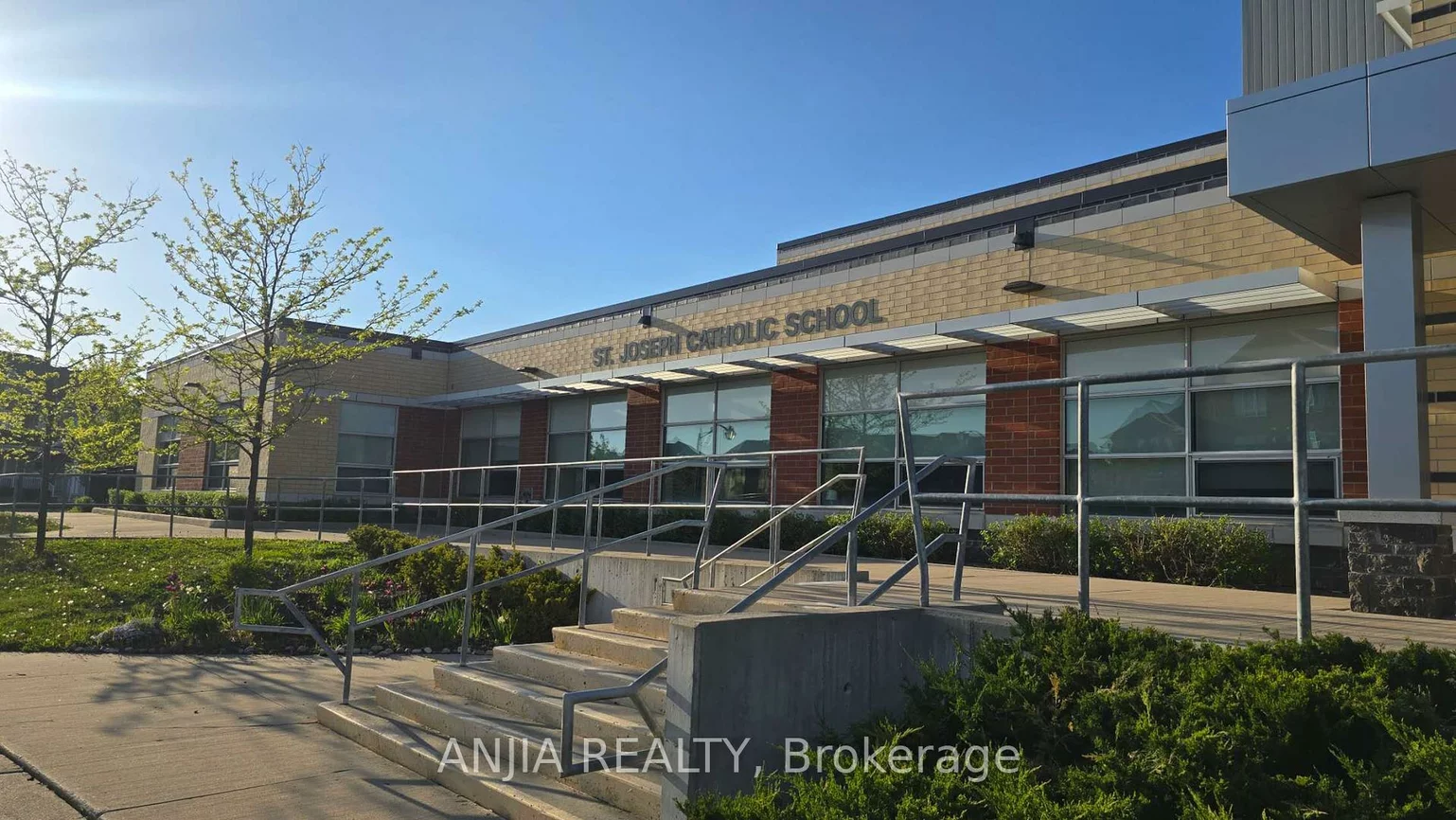 73, Shady Oaks, Cornell, Markham