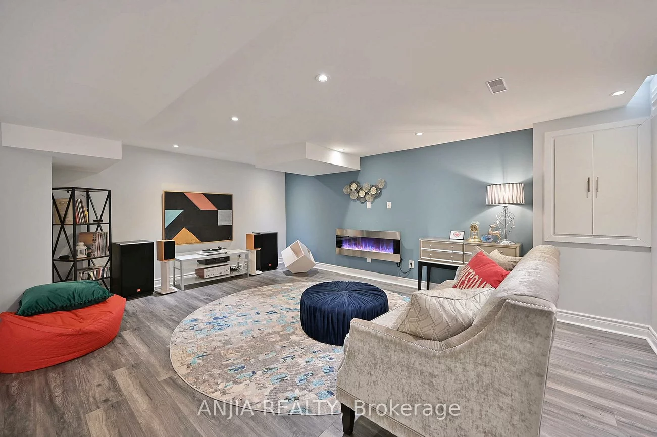 73, Shady Oaks, Cornell, Markham