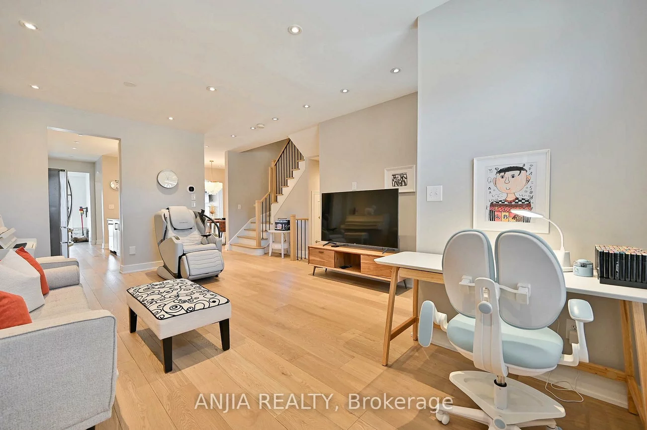 73, Shady Oaks, Cornell, Markham