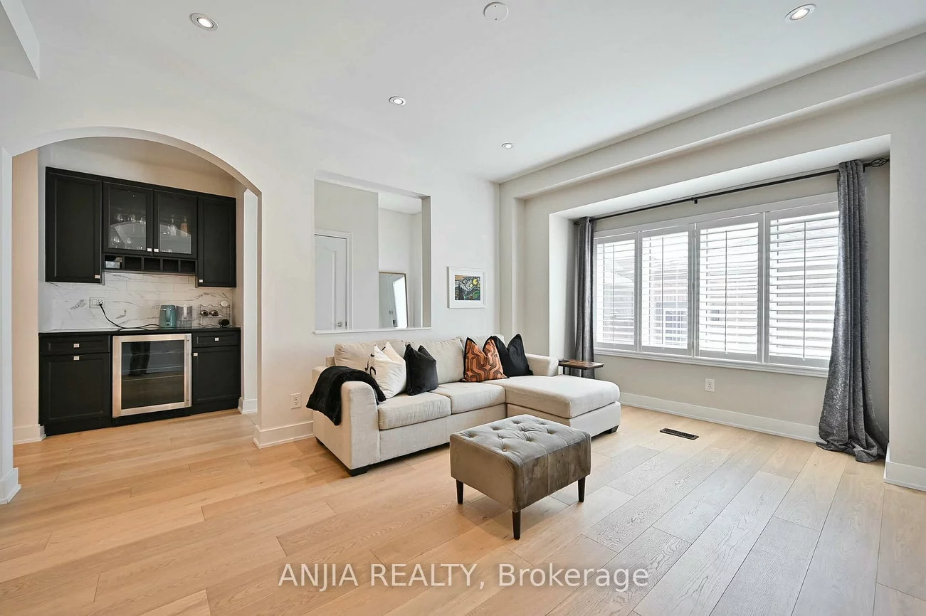 73, Shady Oaks, Cornell, Markham