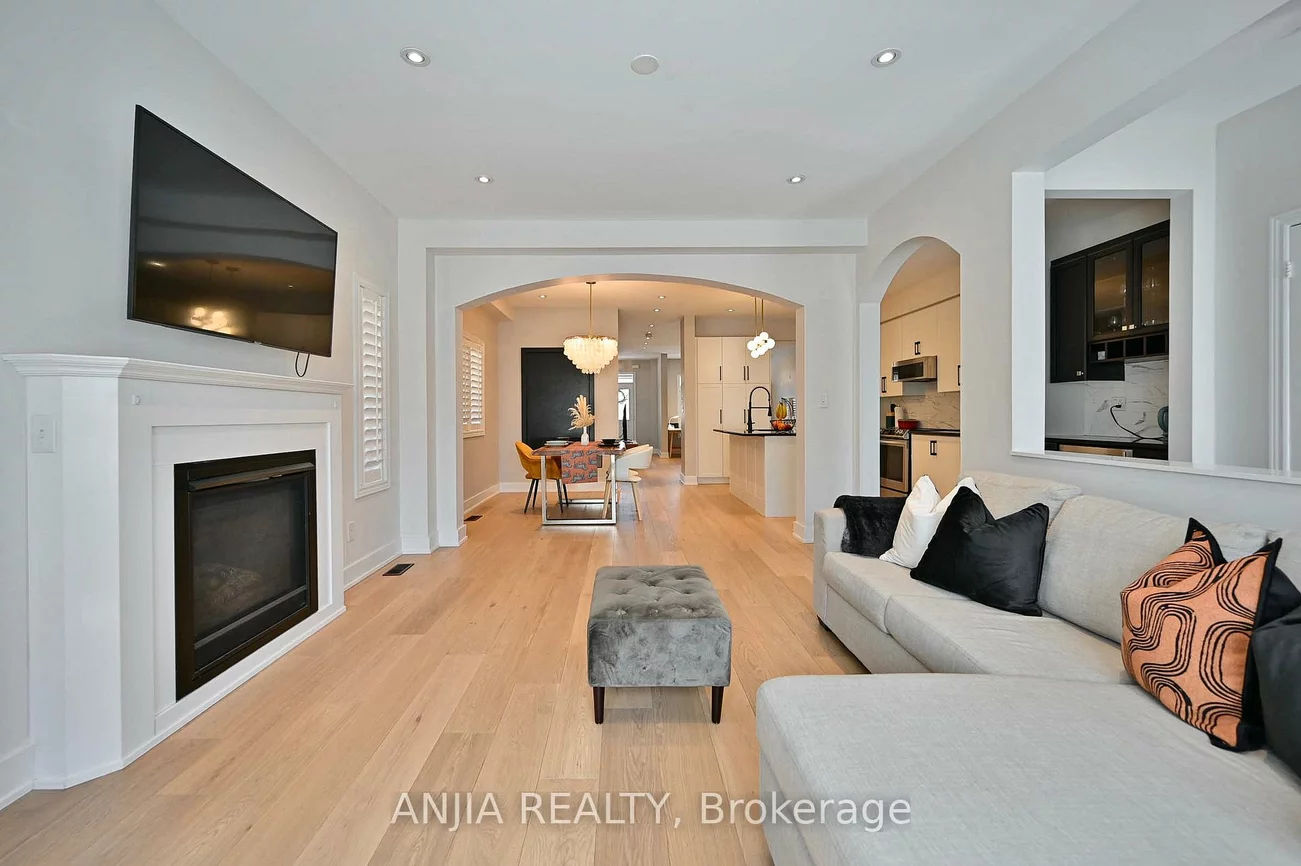 73, Shady Oaks, Cornell, Markham