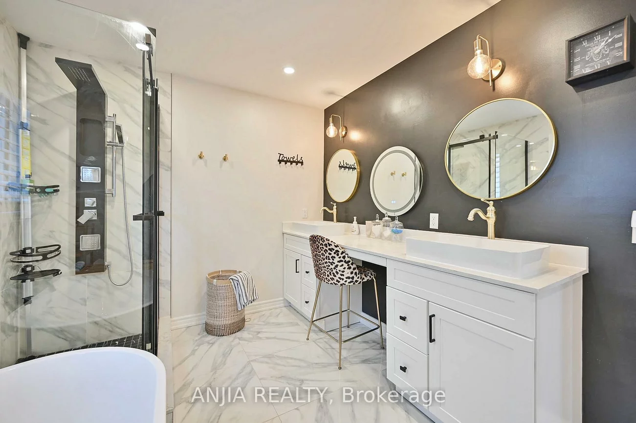 73, Shady Oaks, Cornell, Markham
