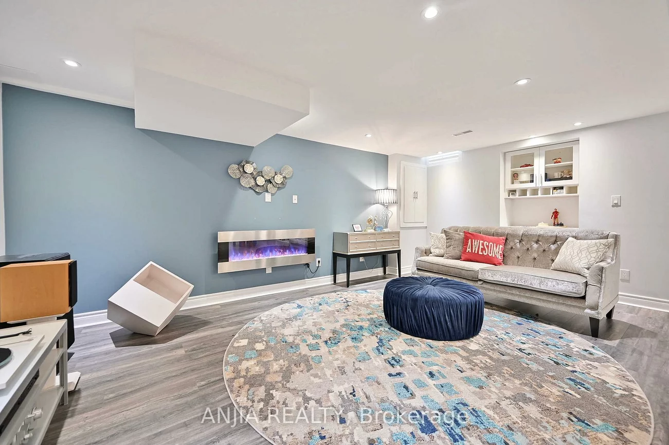 73, Shady Oaks, Cornell, Markham