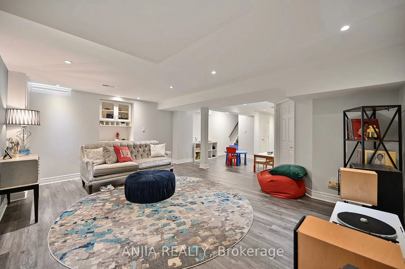 73, Shady Oaks, Cornell, Markham