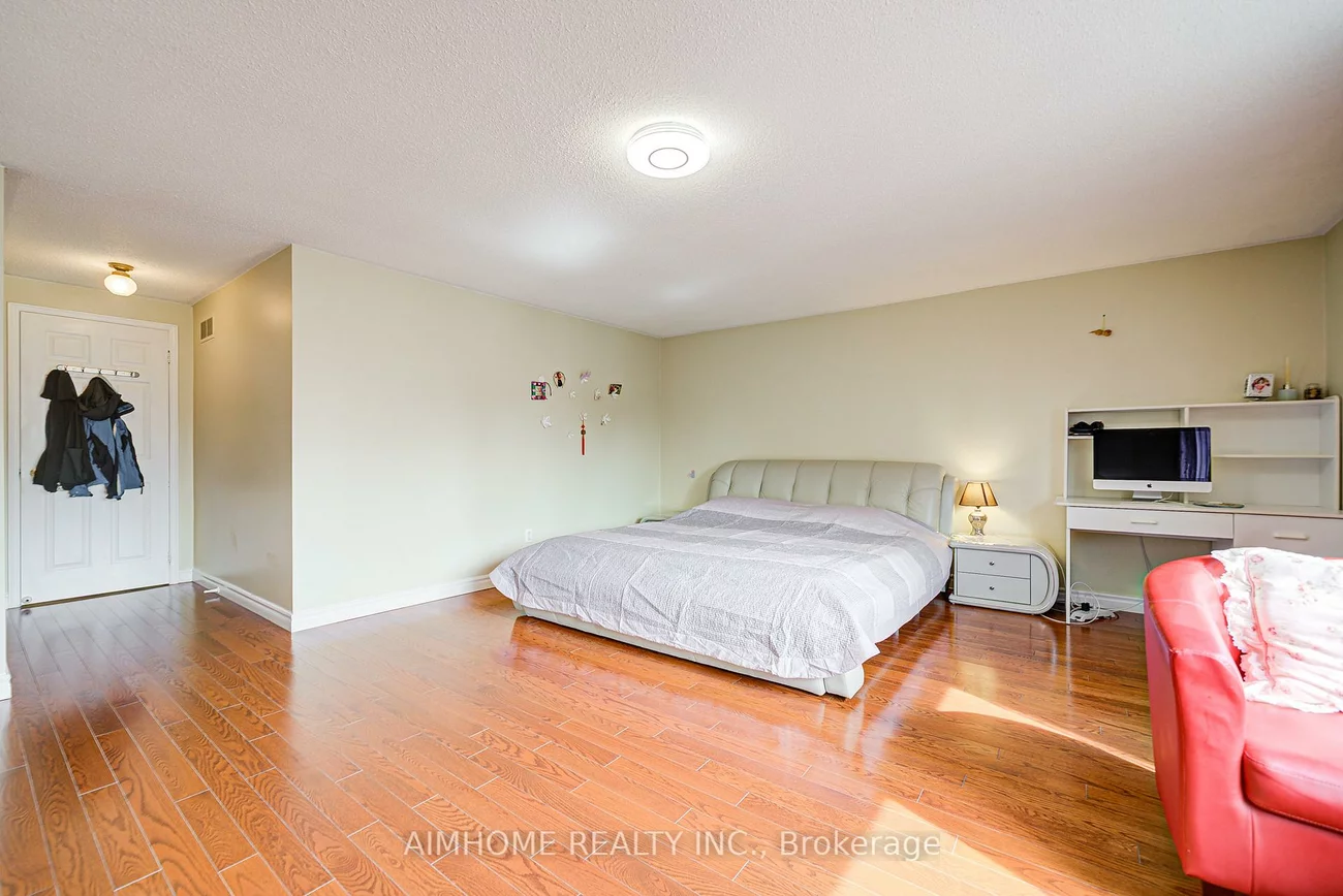 94, Northolt, Milliken Mills East, Markham