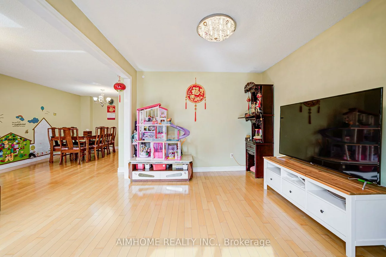 94, Northolt, Milliken Mills East, Markham