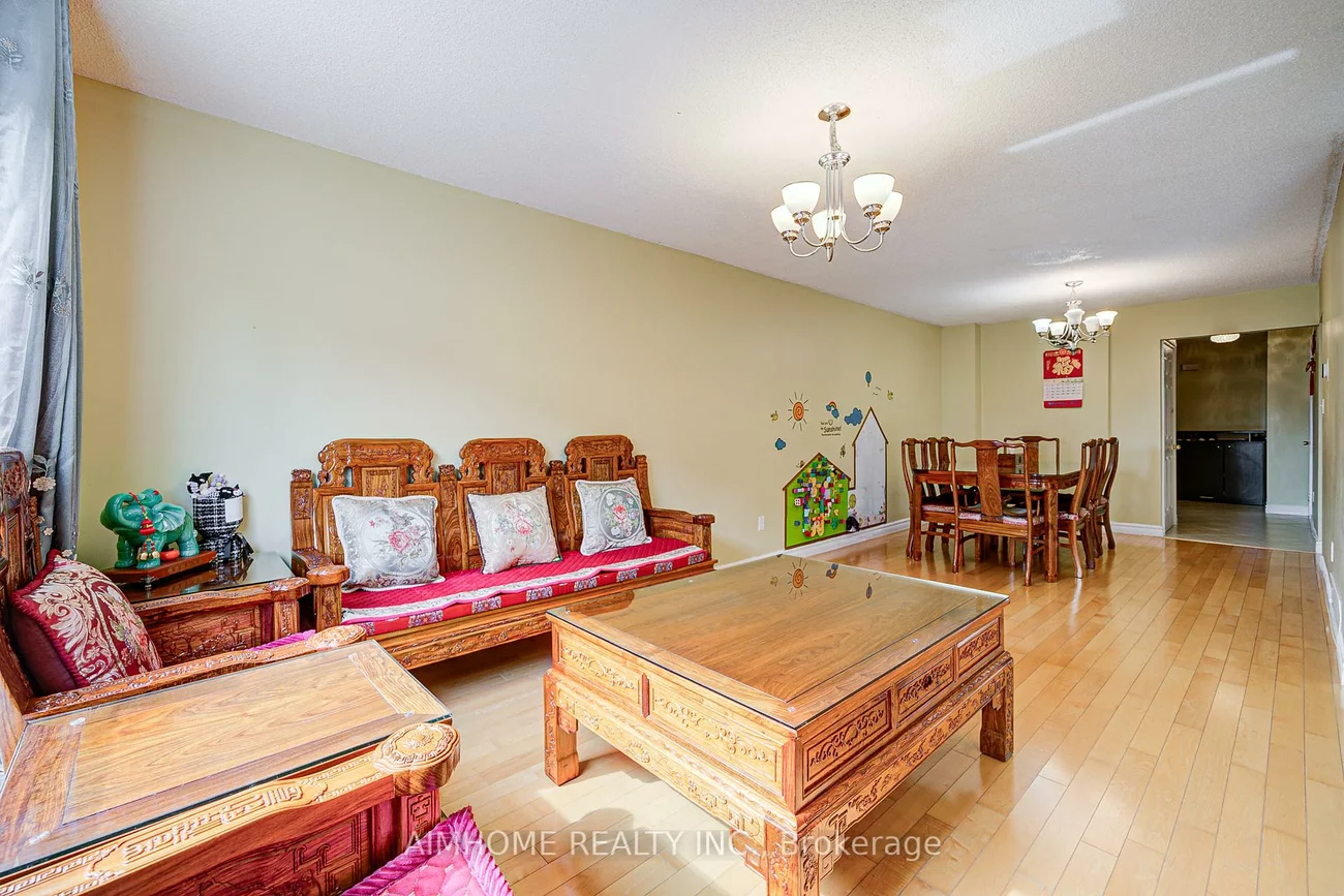 94, Northolt, Milliken Mills East, Markham