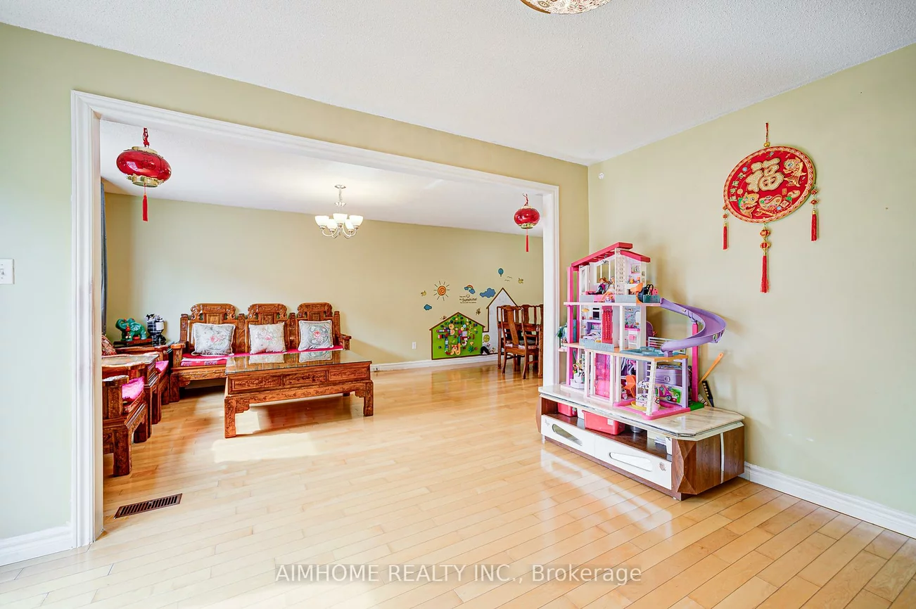 94, Northolt, Milliken Mills East, Markham