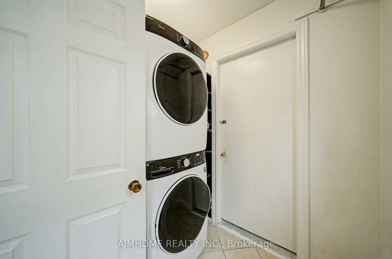 94, Northolt, Milliken Mills East, Markham