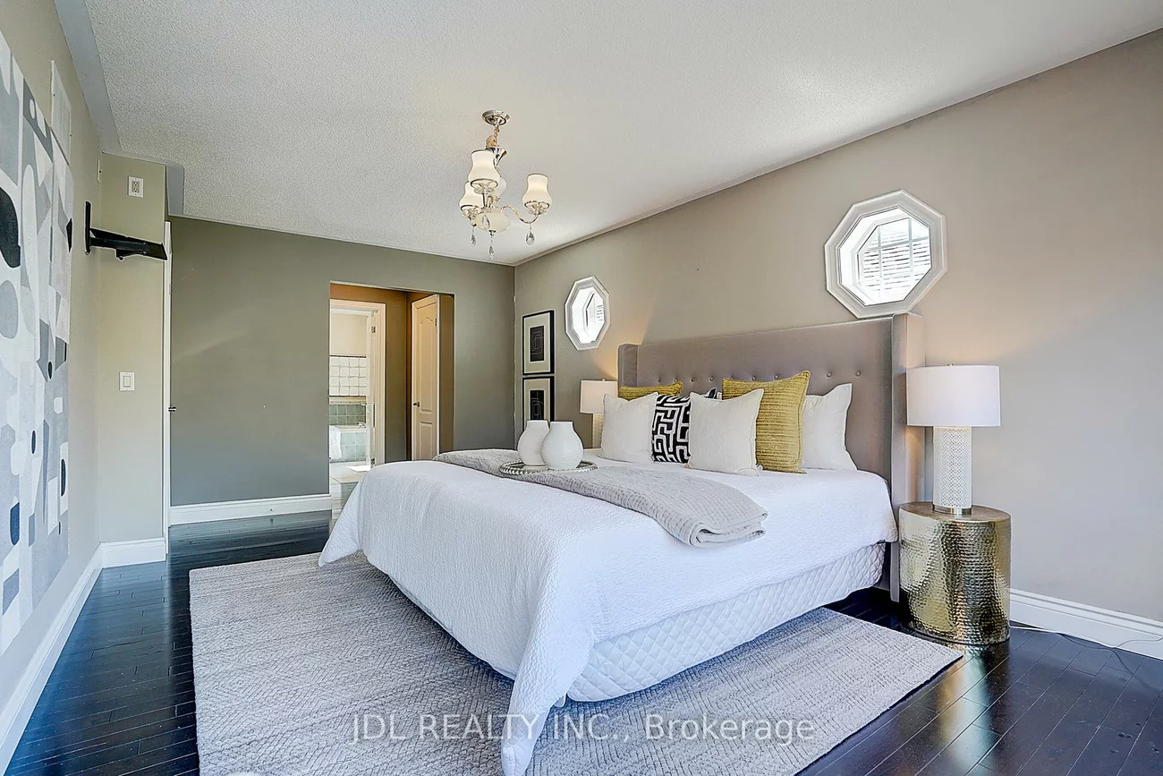 28, Emery Hill, Berczy, Markham