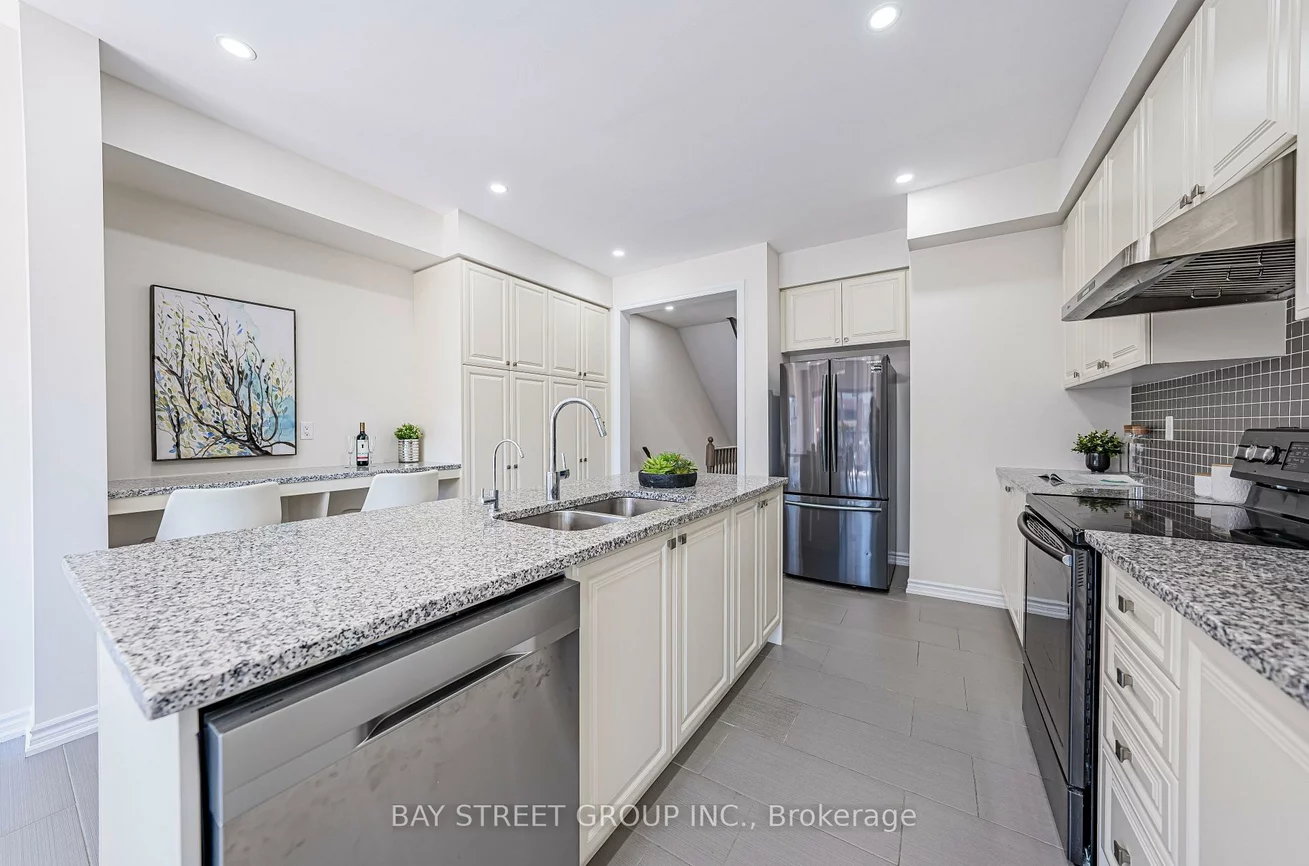 32, Cafaro, Victoria Square, Markham