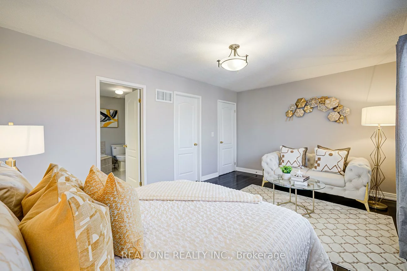 35, Ridgecrest, Berczy, Markham