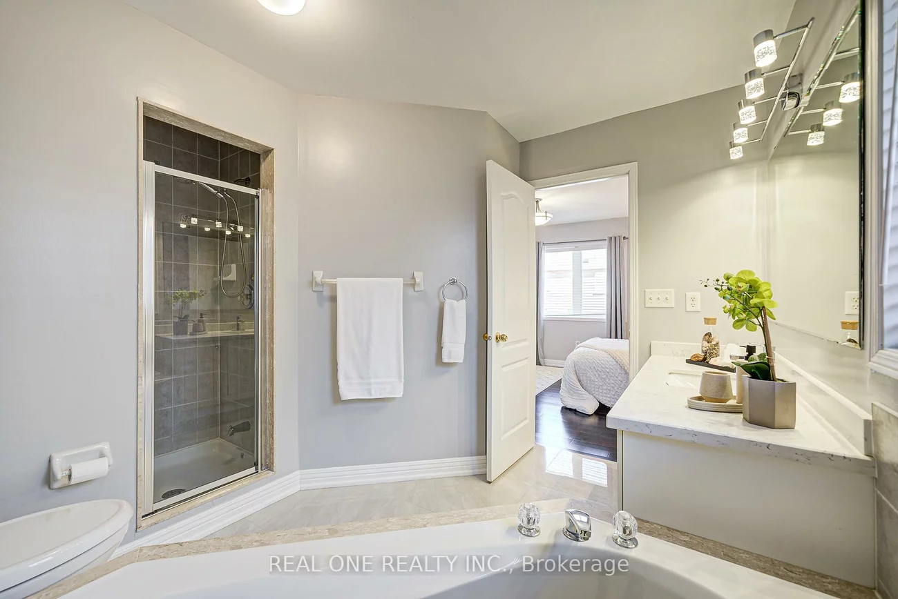 35, Ridgecrest, Berczy, Markham