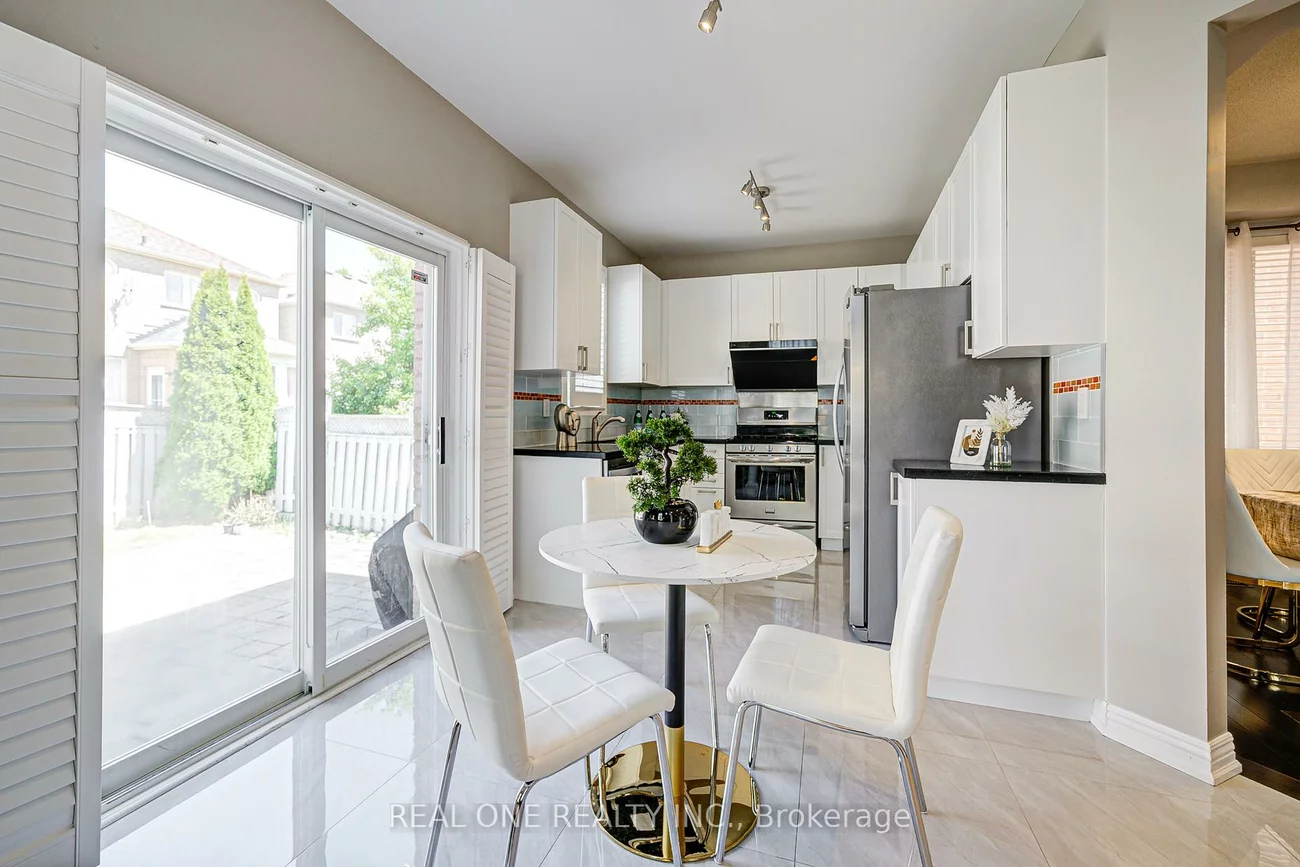 35, Ridgecrest, Berczy, Markham