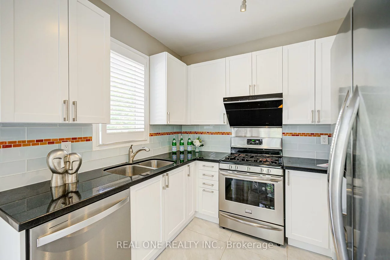 35, Ridgecrest, Berczy, Markham